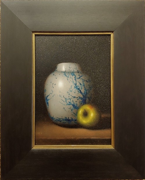 Click to view detail for China Vase & Green Apple 7x5 $650